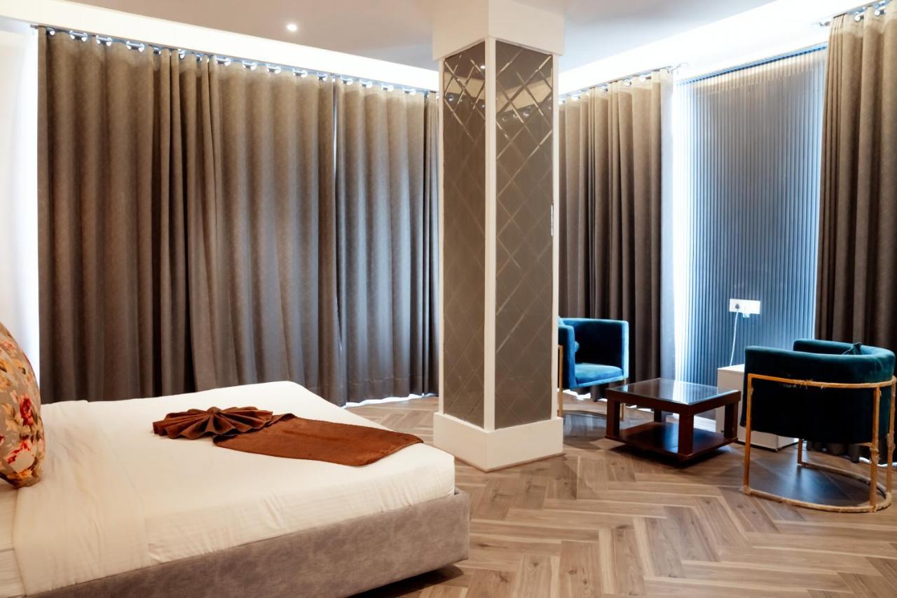 Redwood Resort Panchkula Eksteriør bilde