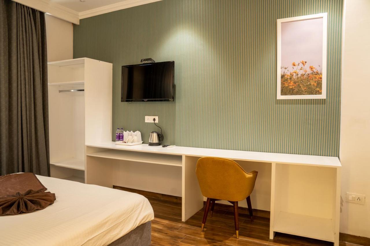 Redwood Resort Panchkula Eksteriør bilde