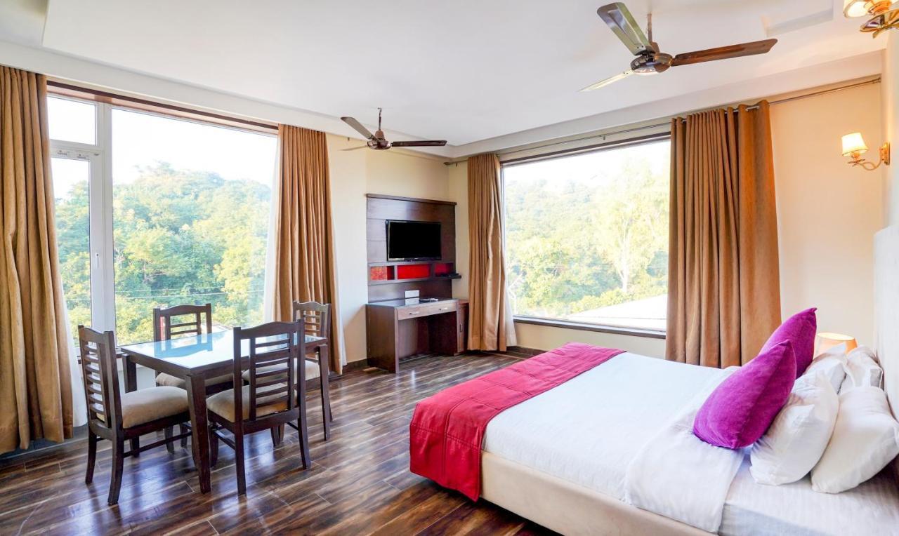 Redwood Resort Panchkula Eksteriør bilde